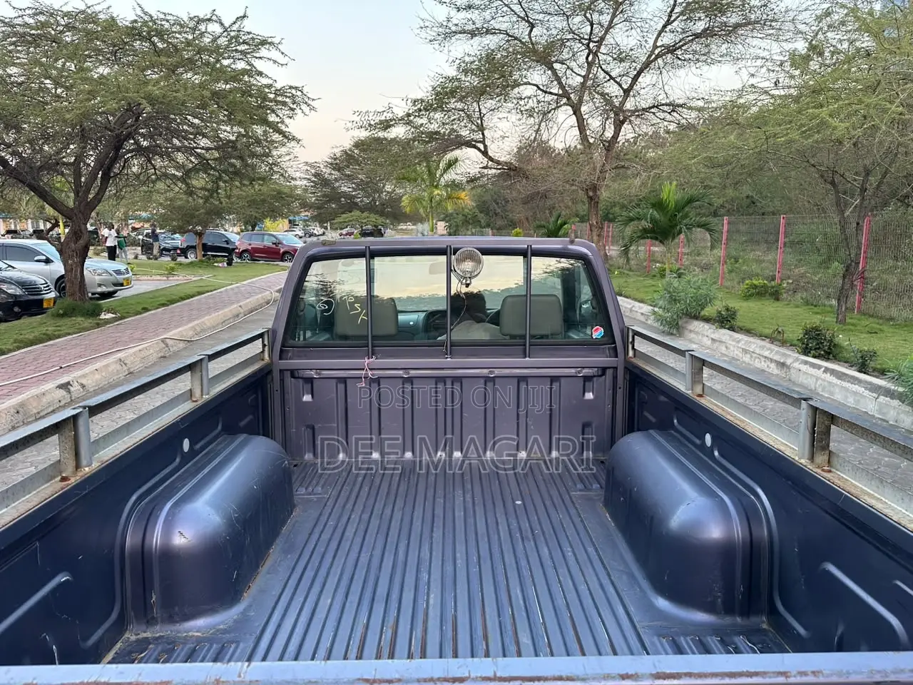 Nissan NP300 2001 Gray