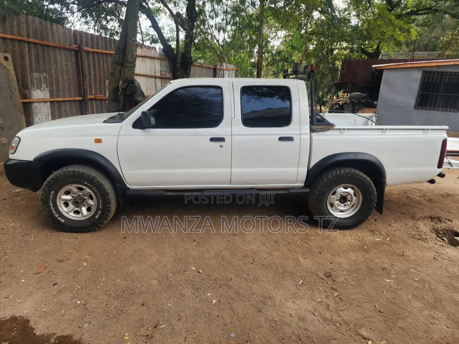 Nissan Hardbody 2016 White