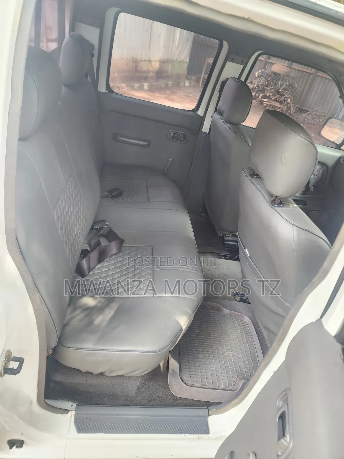 Nissan Hardbody 2016 White