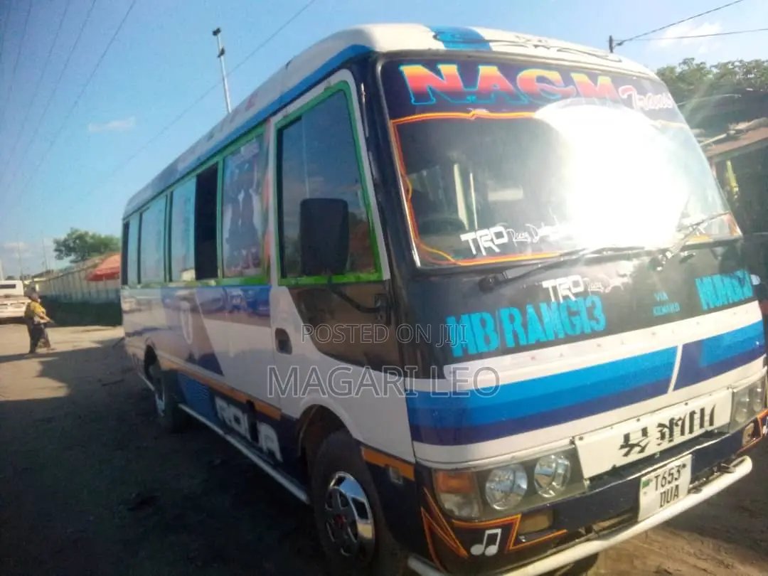 Mitsubishi Fuso Rosa 2004 White