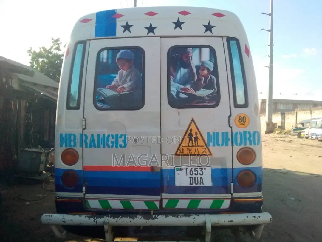 Mitsubishi Fuso Rosa 2004 White