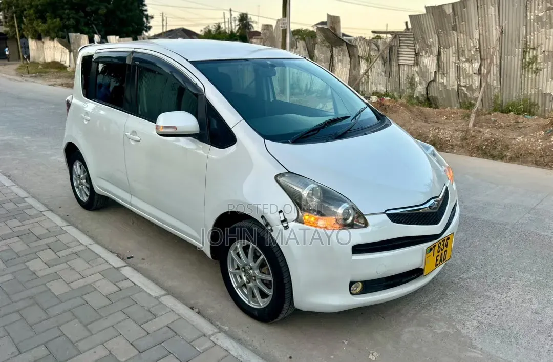 Toyota Ractis 2008 White