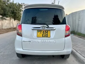Toyota Ractis 2008 White