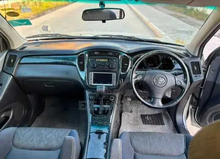 Toyota Kluger 2002 Silver