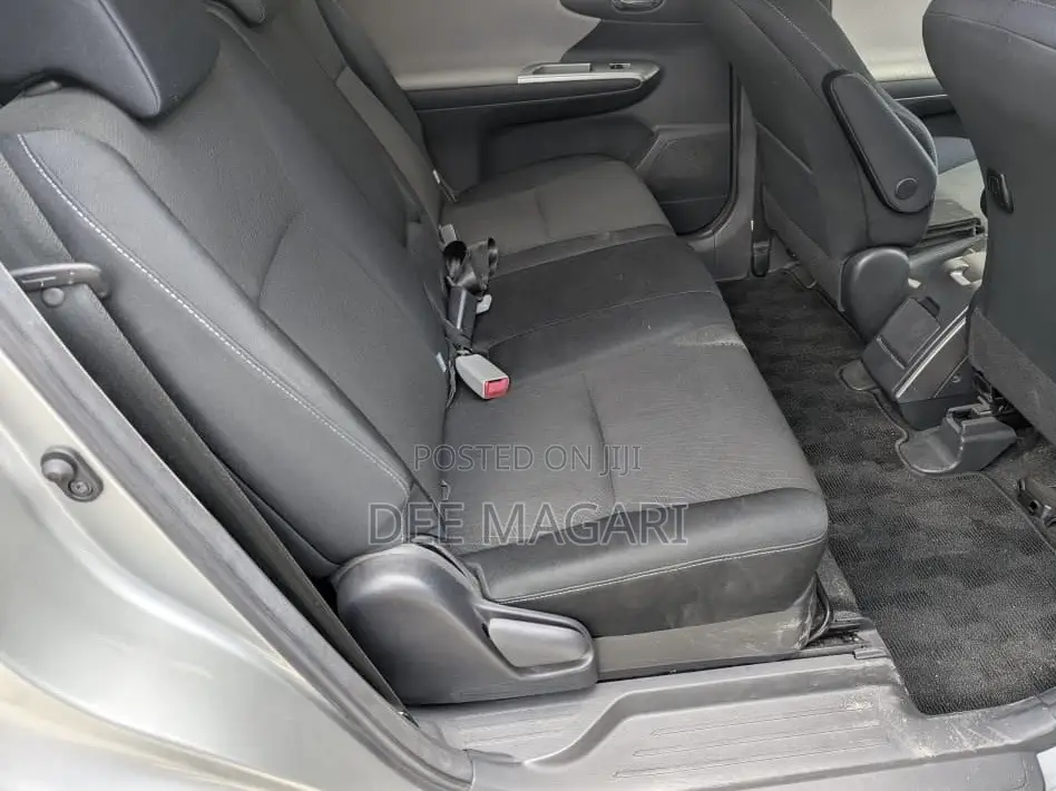Toyota Wish 2010 Silver