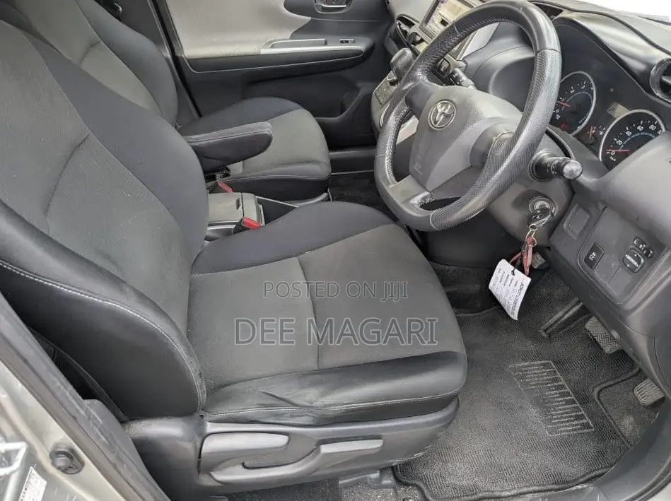 Toyota Wish 2010 Silver