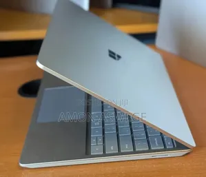 New Laptop Microsoft Surface Go 8GB Intel Core i5 SSD 256GB
