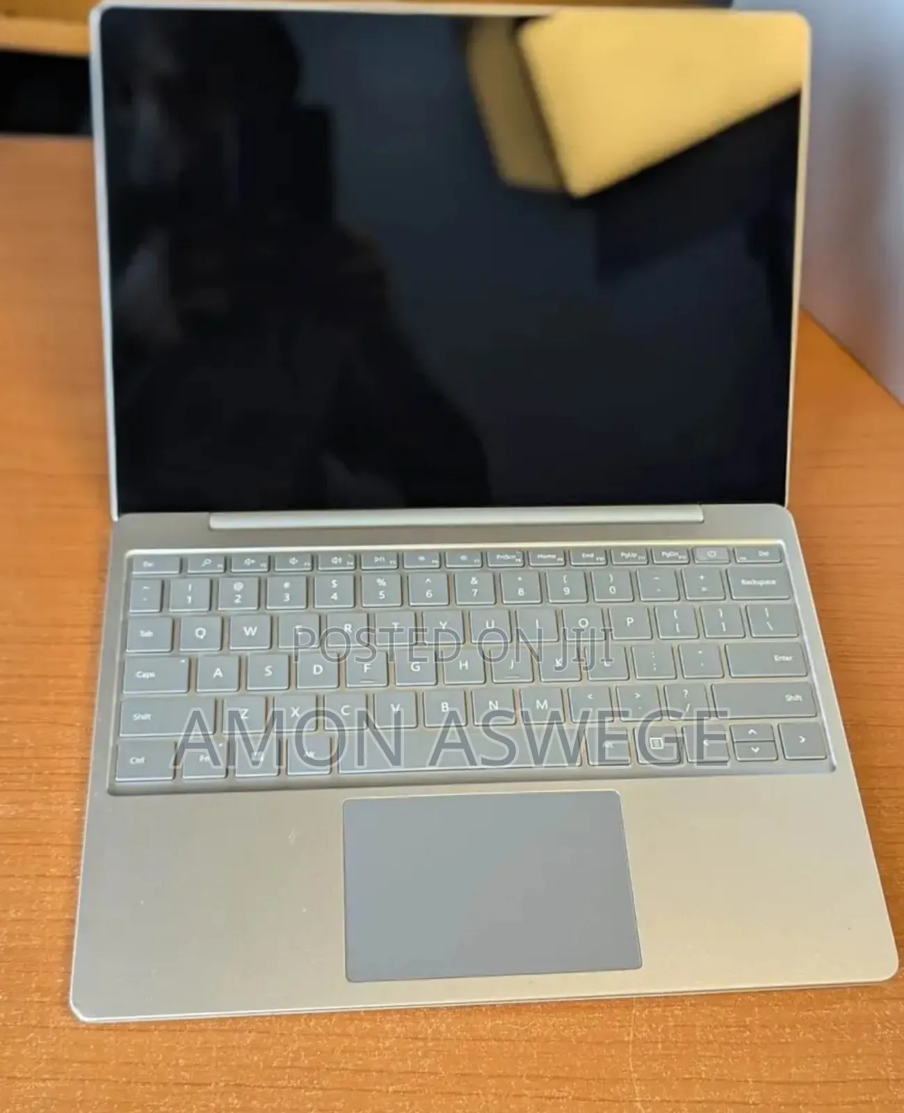 New Laptop Microsoft Surface Go 8GB Intel Core i5 SSD 256GB