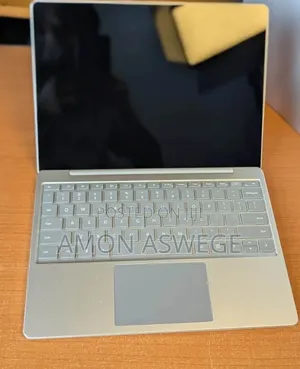 New Laptop Microsoft Surface Go 8GB Intel Core i5 SSD 256GB