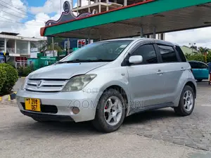Toyota IST 2003 Silver