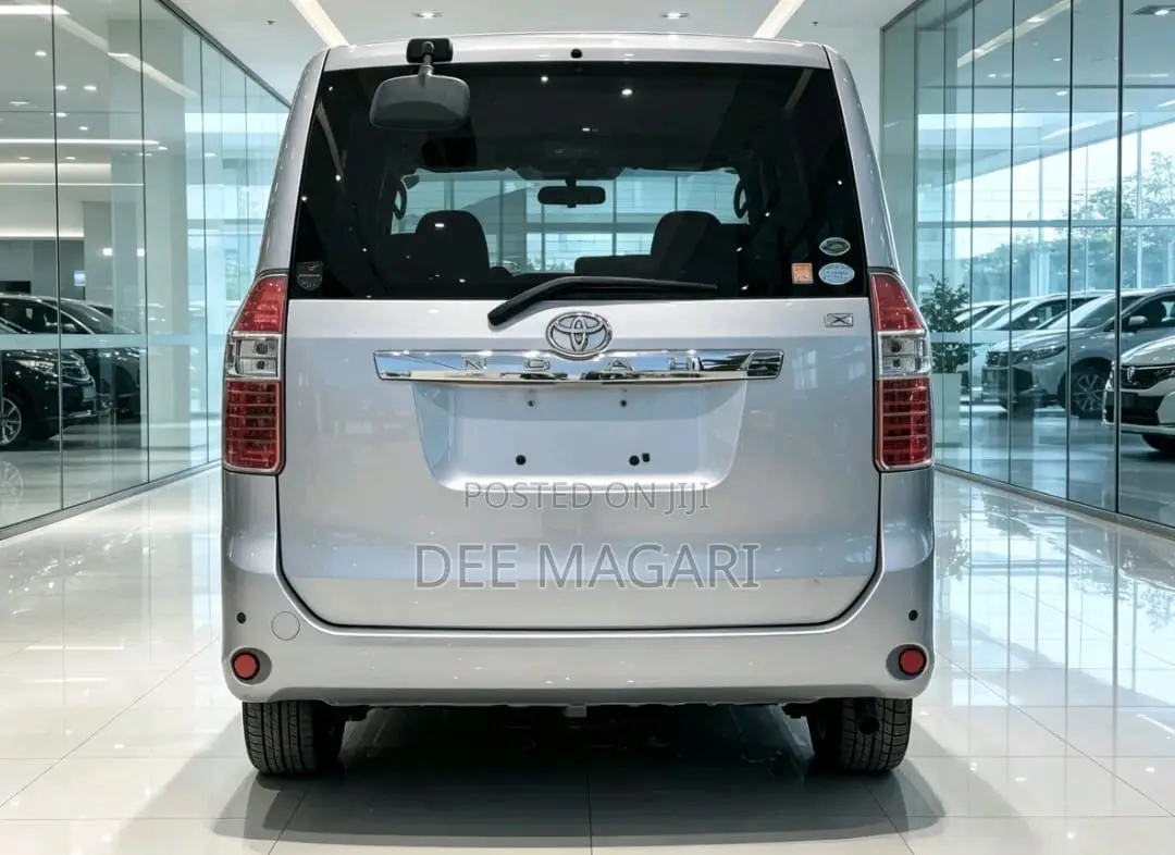 Toyota Noah 2008 Silver