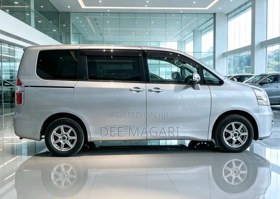 Toyota Noah 2008 Silver