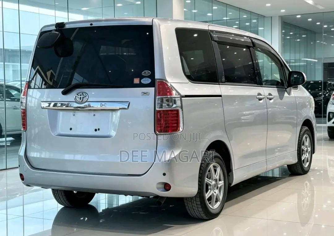 Toyota Noah 2008 Silver