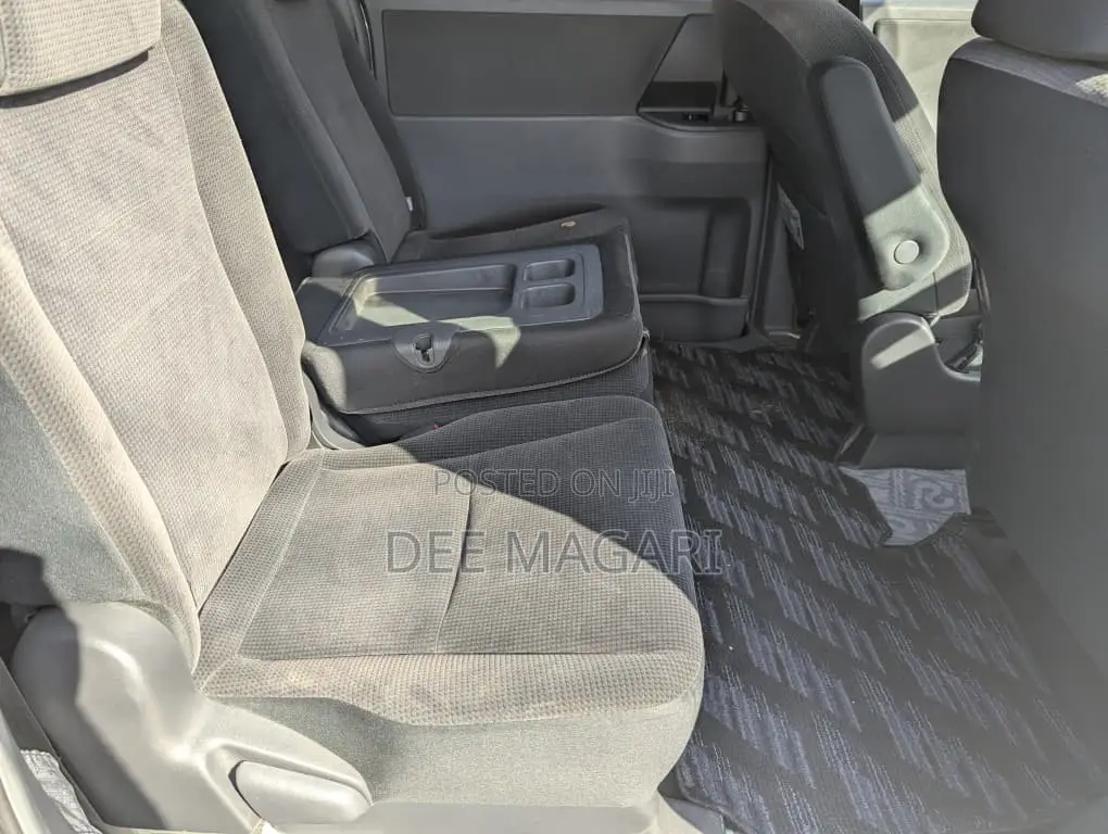 Toyota Noah 2008 Silver