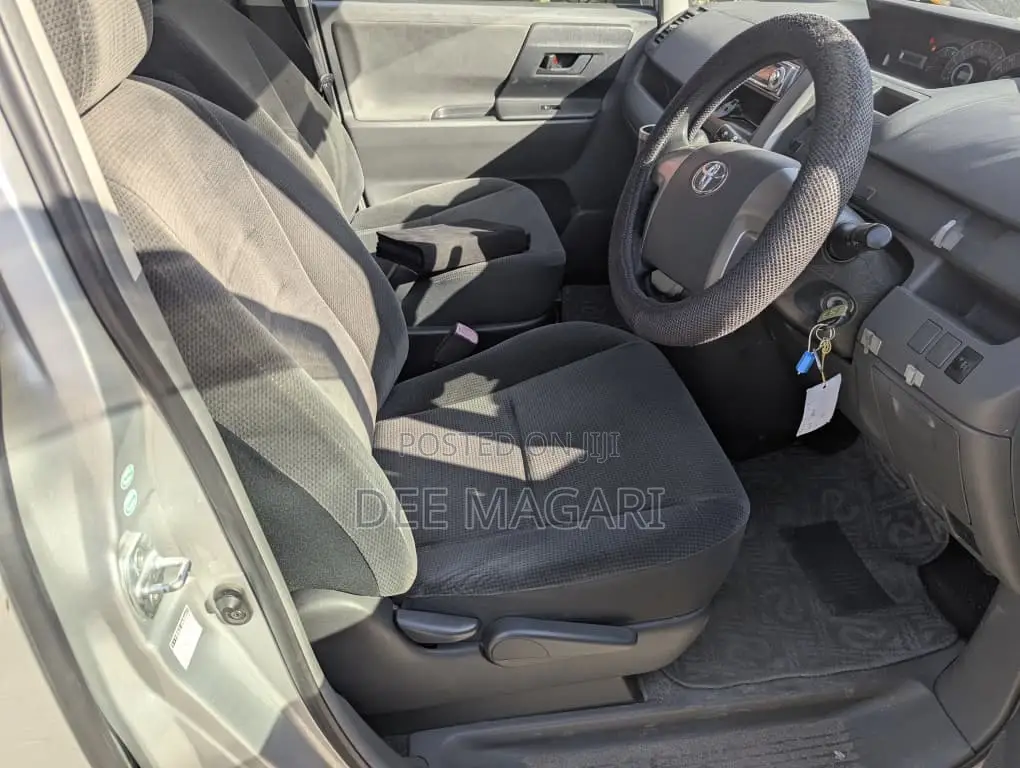Toyota Noah 2008 Silver