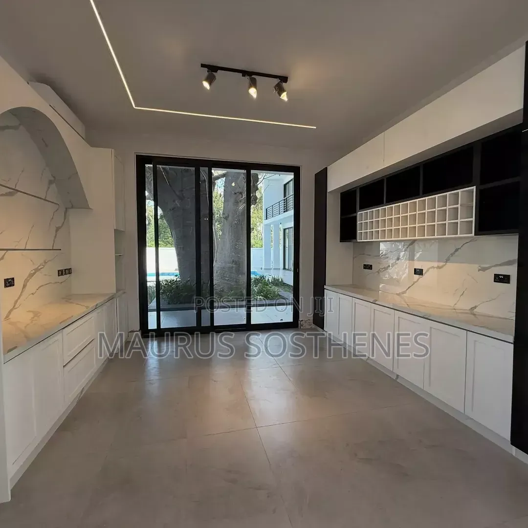 4bdrm Bungalow in Bahari Beach, Kunduchi for sale