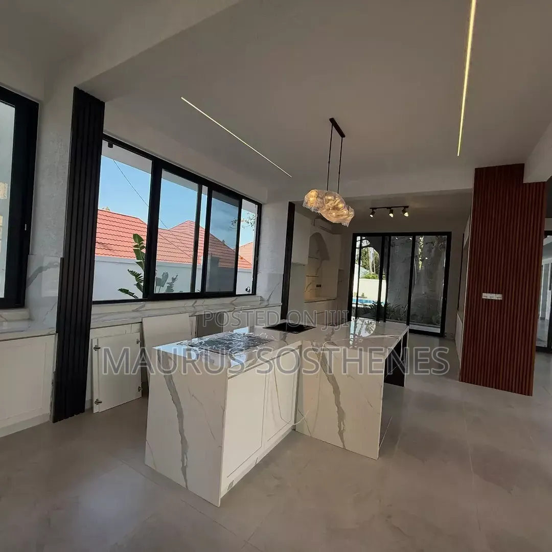 4bdrm Bungalow in Bahari Beach, Kunduchi for sale