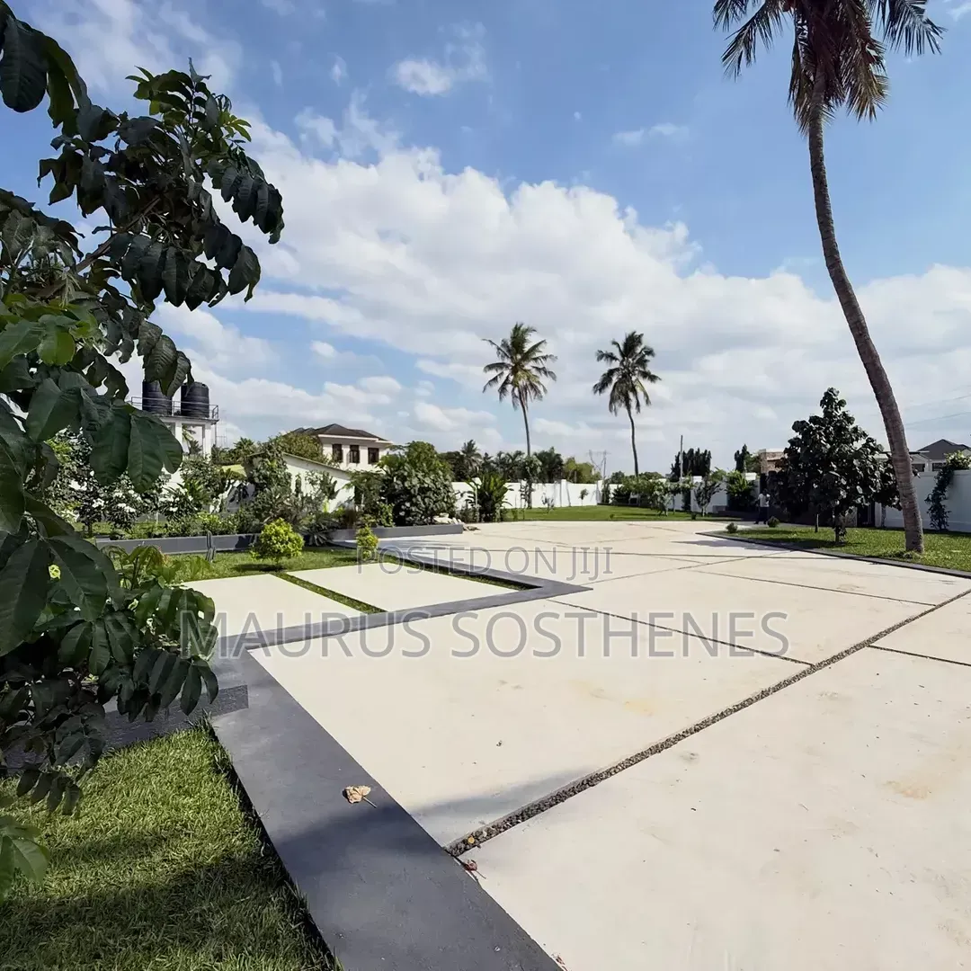 4bdrm Bungalow in Bahari Beach, Kunduchi for sale