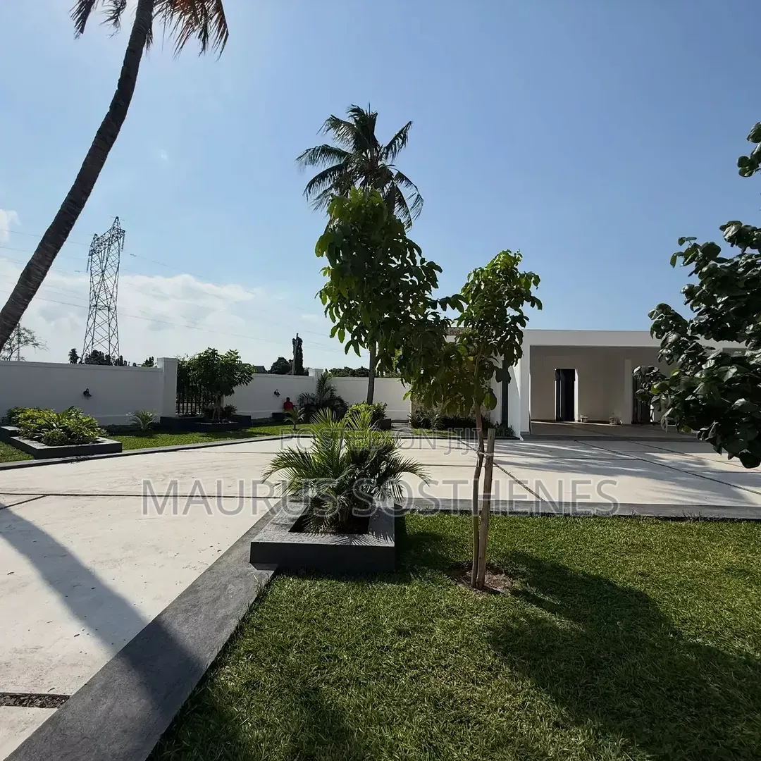 4bdrm Bungalow in Bahari Beach, Kunduchi for sale