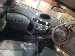 Toyota Vitz 2002 Silver