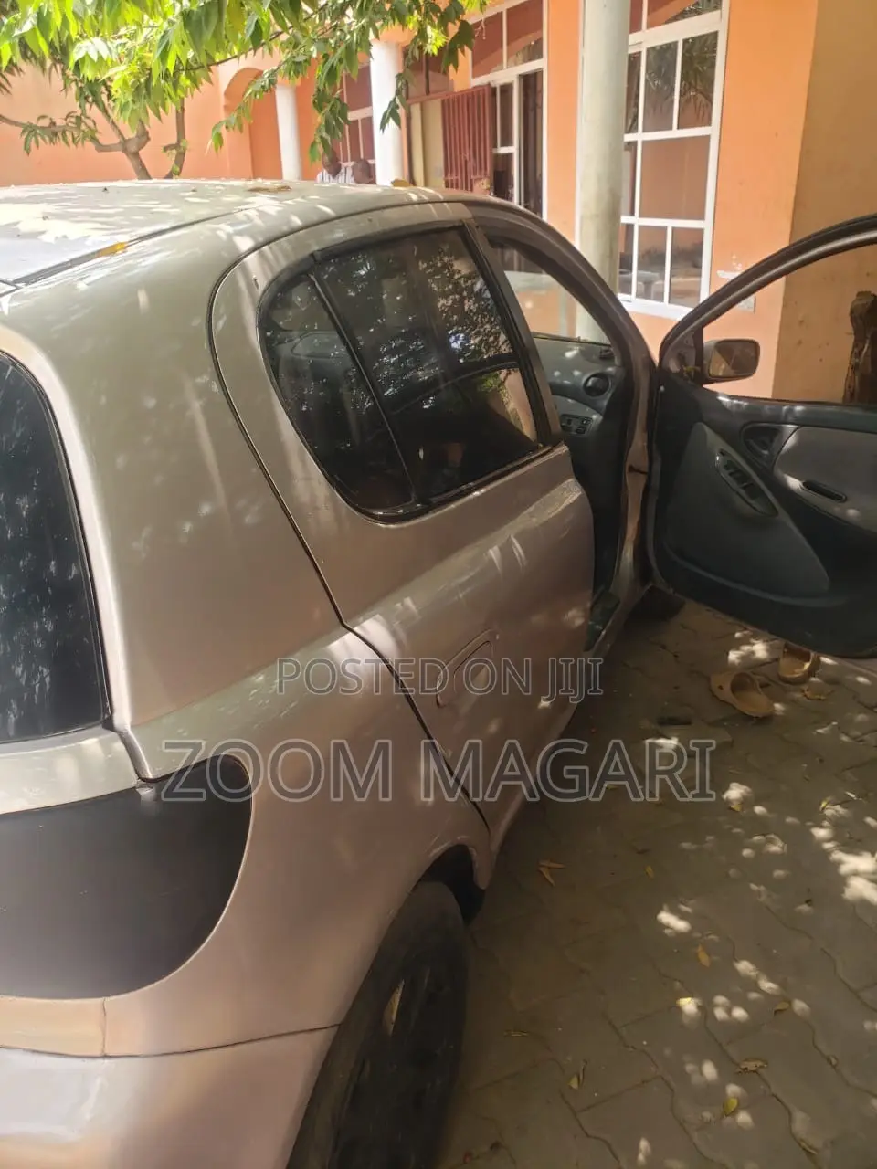 Toyota Vitz 2002 Silver