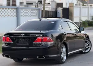 Toyota Crown 2010 Black