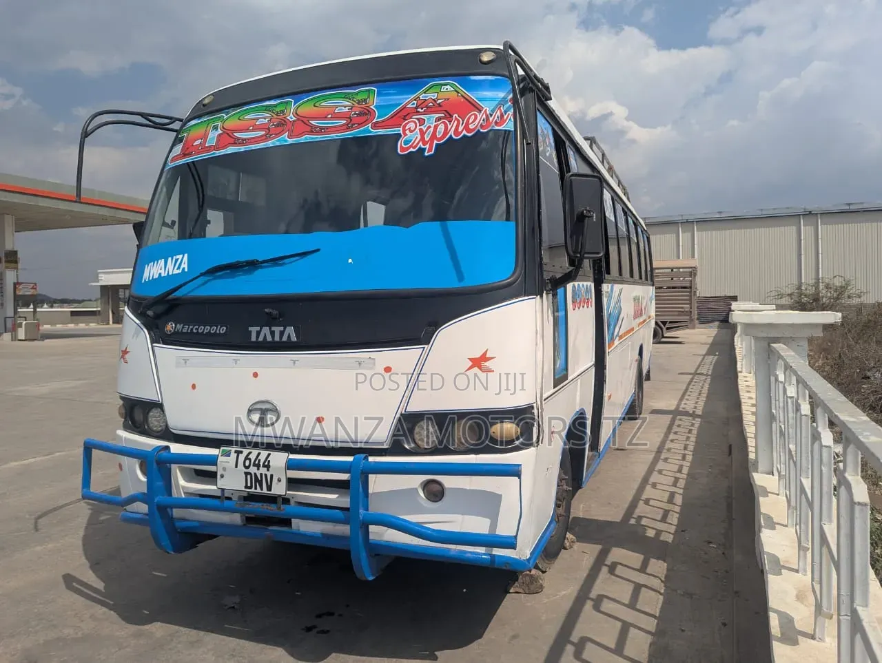 Tata LP 2010 White
