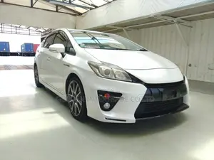 Toyota Prius Four 2013 White