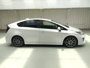 Toyota Prius Four 2013 White