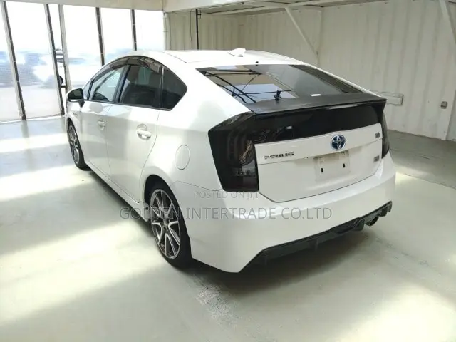 Toyota Prius Four 2013 White