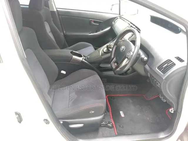 Toyota Prius Four 2013 White