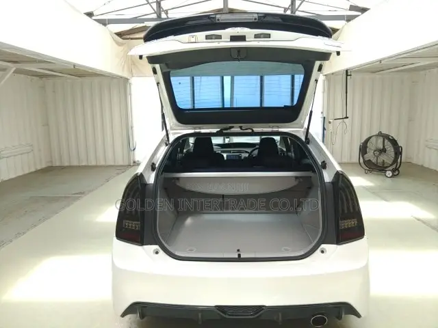 Toyota Prius Four 2013 White