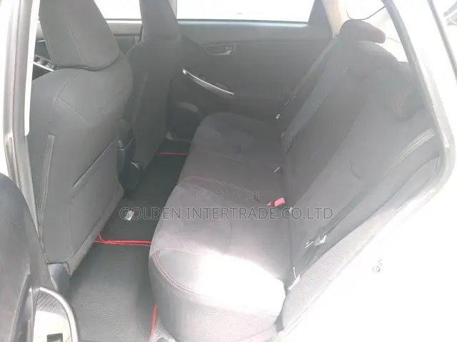Toyota Prius Four 2013 White