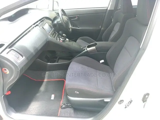 Toyota Prius Four 2013 White