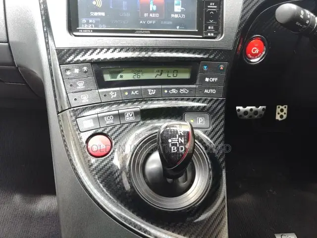 Toyota Prius Four 2013 White