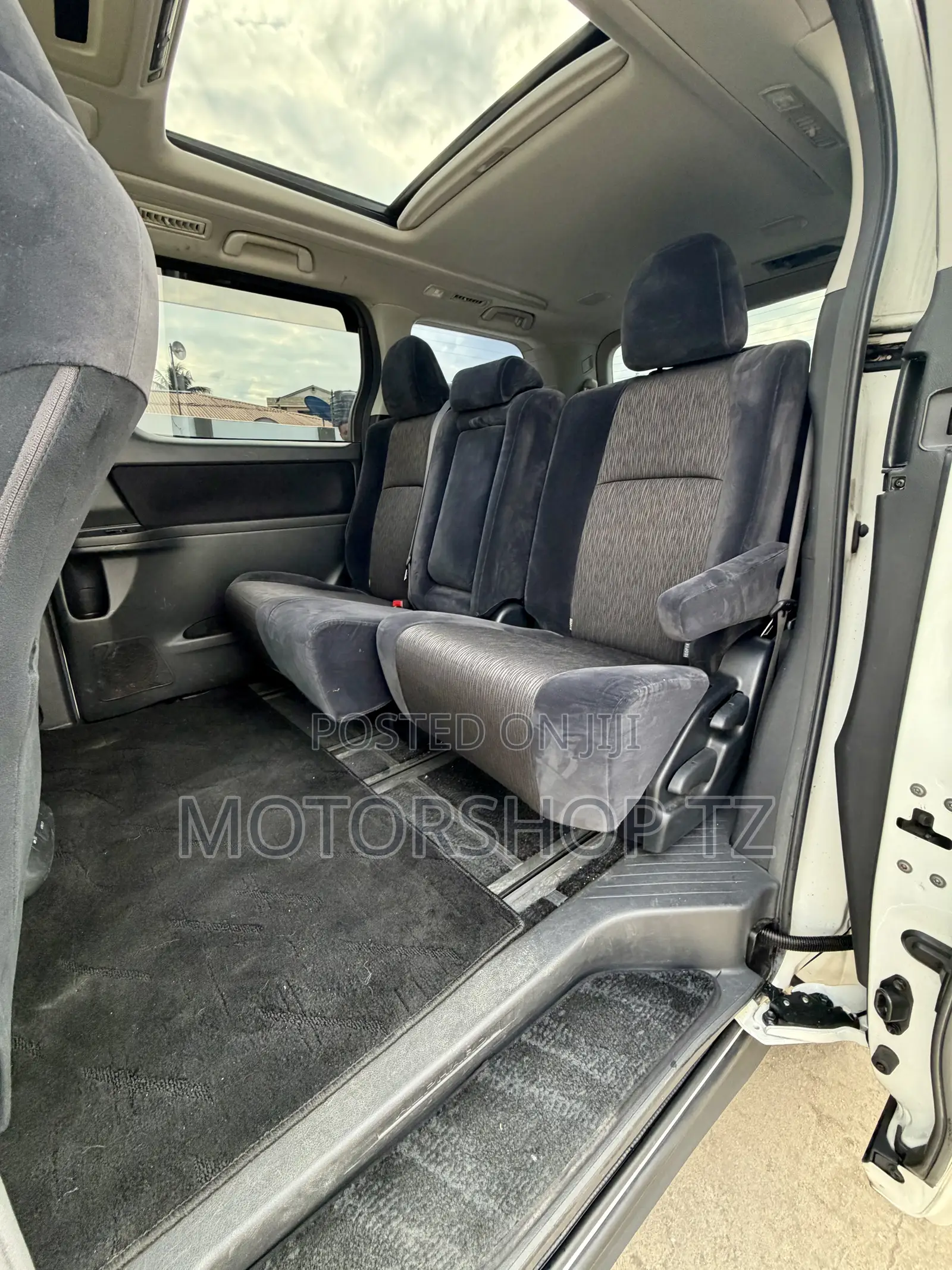Toyota Alphard 2.4 Petrol FWD 2009 White