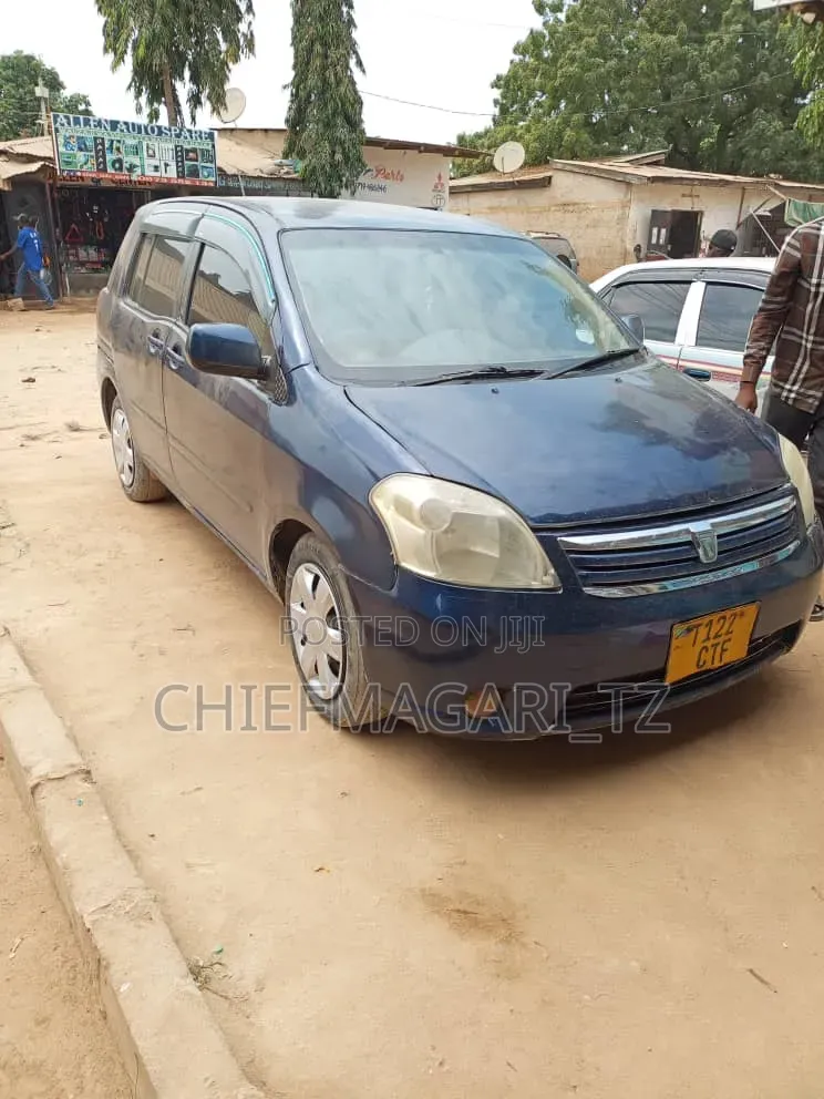 Toyota Raum 2003 Blue