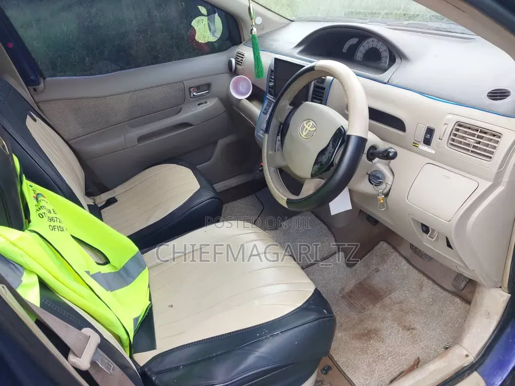 Toyota Raum 2003 Blue