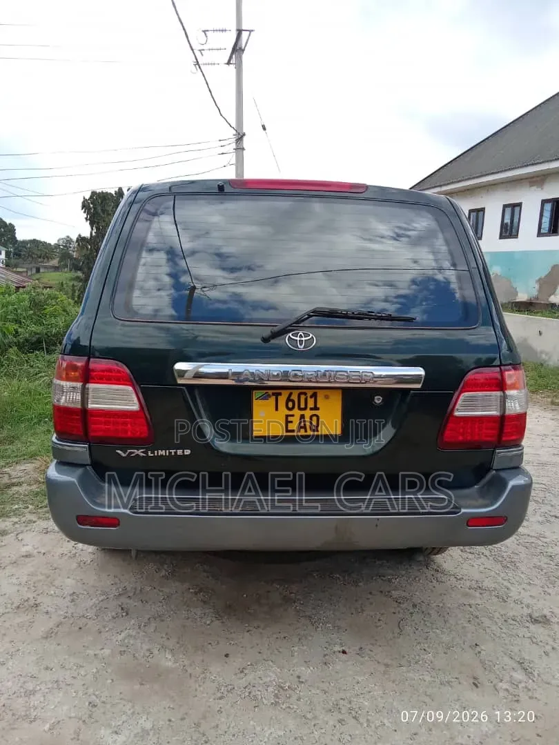 Toyota Land Cruiser 2002 Black