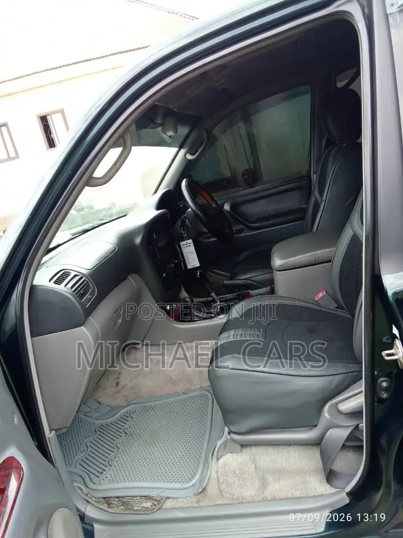 Toyota Land Cruiser 2002 Black