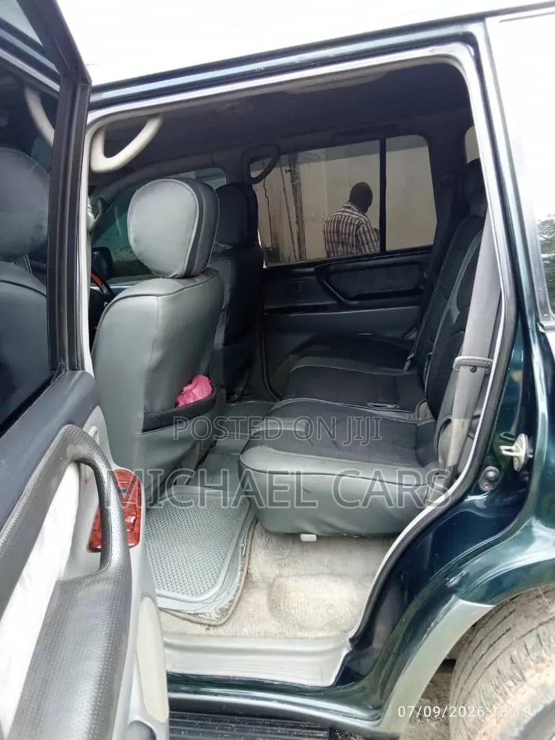 Toyota Land Cruiser 2002 Black