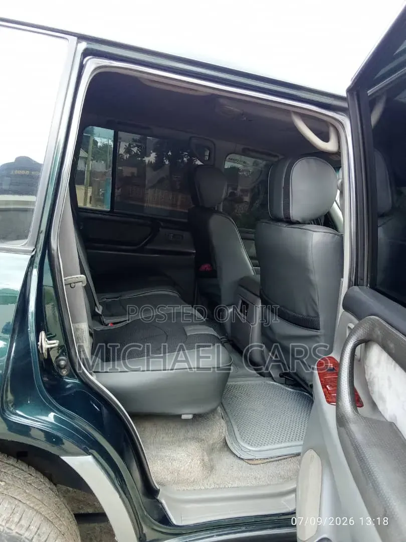 Toyota Land Cruiser 2002 Black