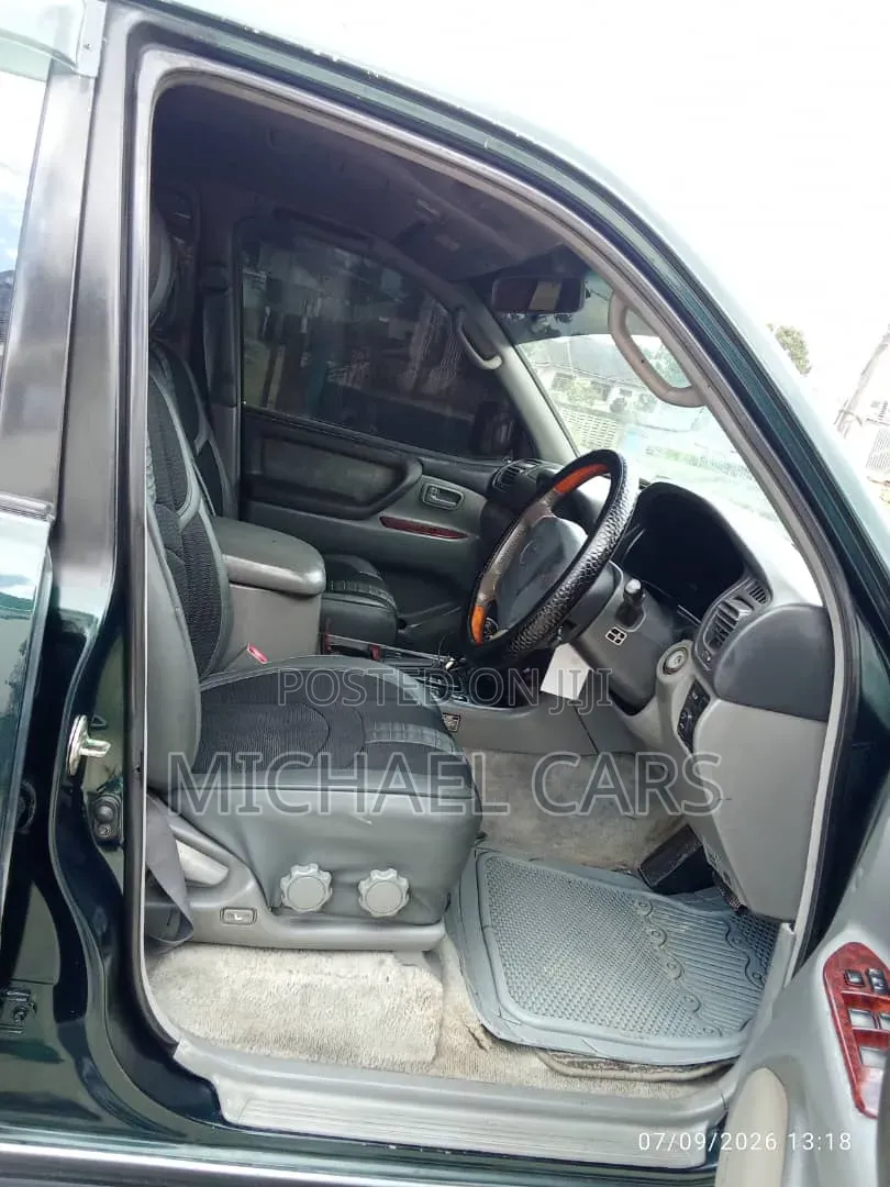 Toyota Land Cruiser 2002 Black