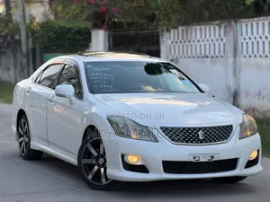 Toyota Crown 2010 White