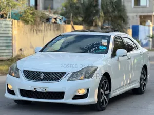 Toyota Crown 2010 White