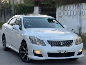 Toyota Crown 2010 White