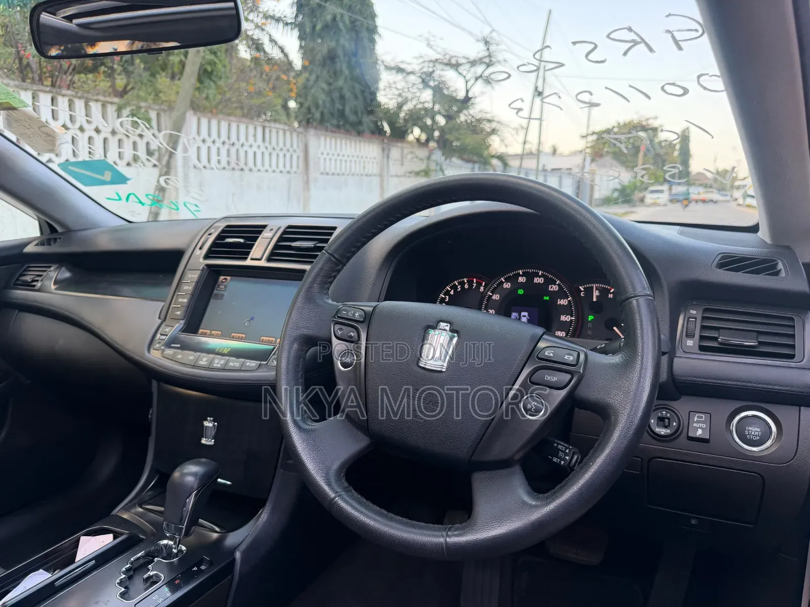 Toyota Crown 2010 White