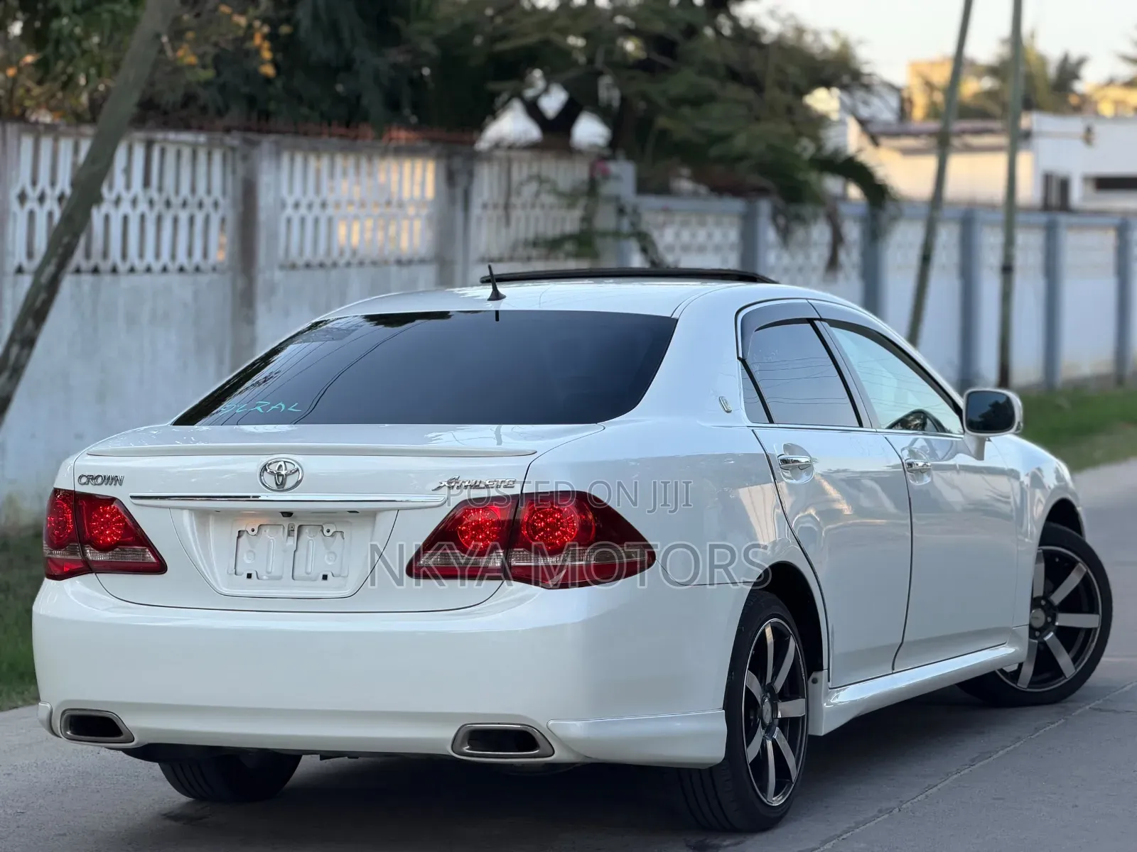 Toyota Crown 2010 White