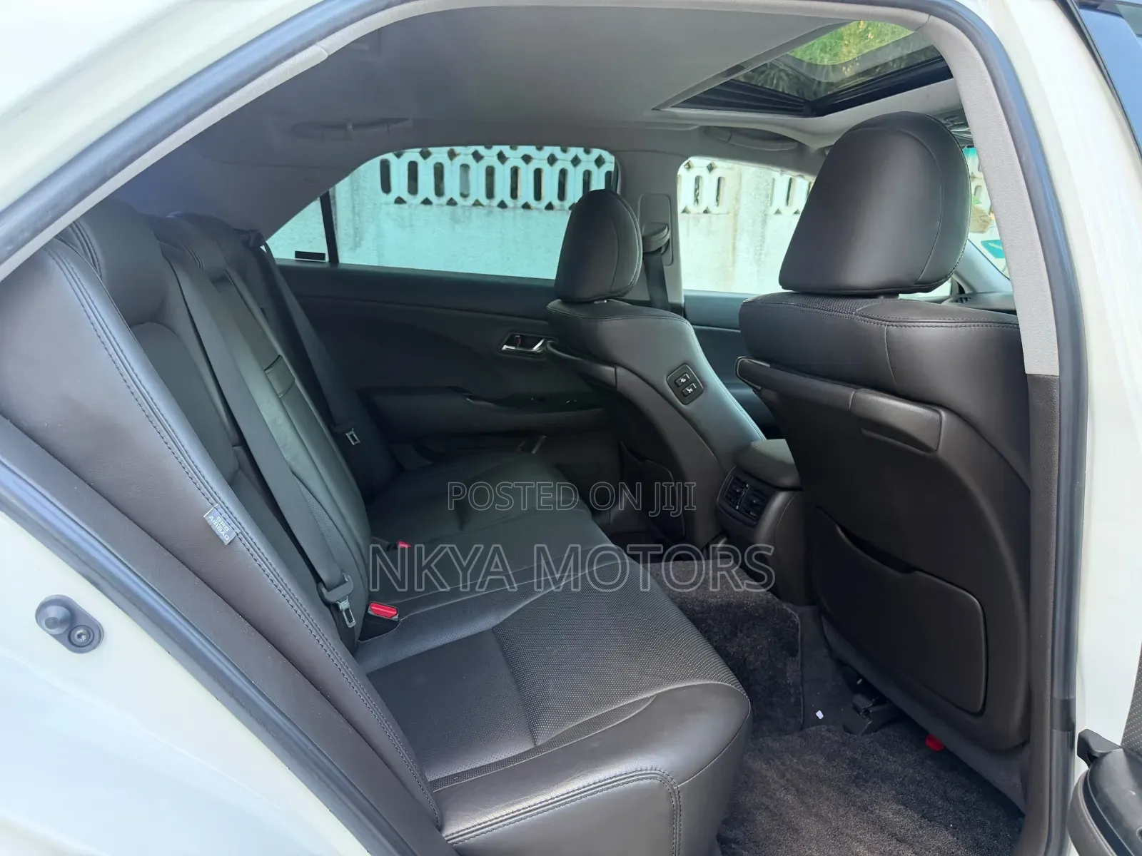 Toyota Crown 2010 White