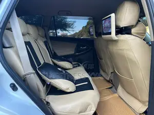 Toyota Vanguard 2011 White